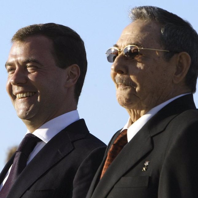 Raúl Castro con Dimitri Medvedev