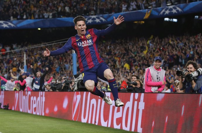 Messi salta por los aires tras marcar al Bayern en Champions