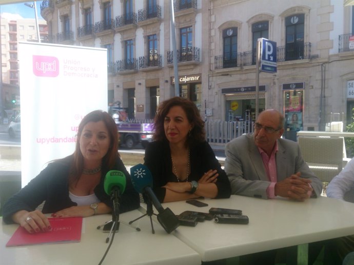 Lozano, junto a Laura Carretero y Paco Fernández