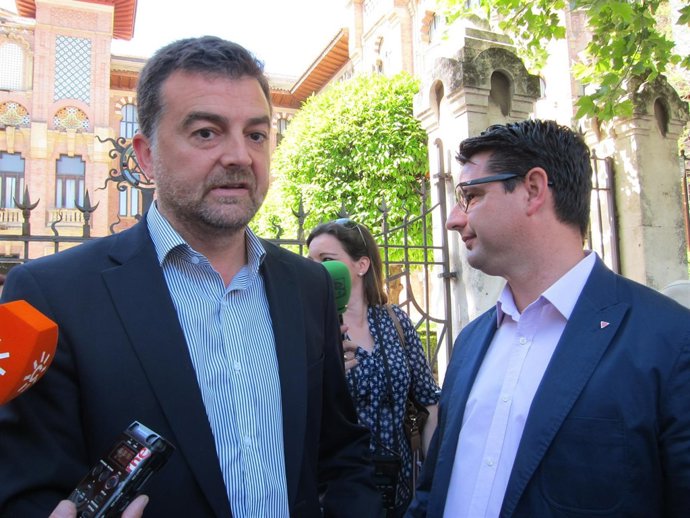 Maíllo junto a Pedro García este jueves