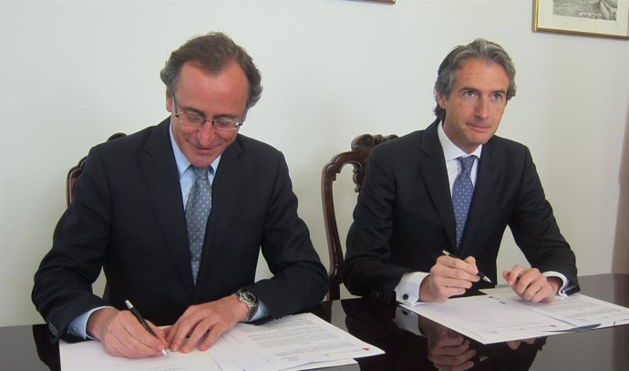Firma del convenio entre el Ministerio de Sanidad y la FEMP