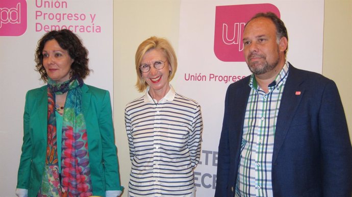 Díez en Salamanca junto a los candidatos de UPyD a las Cortes y al Ayuntamiento.