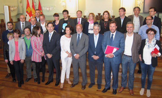 Foto de la Corporación municipal saliente del Ayuntamiento de Valladolid (2015)