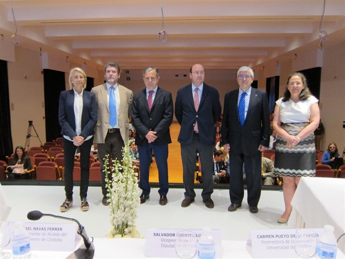 Fuentes y Navas (centro) en la inauguración