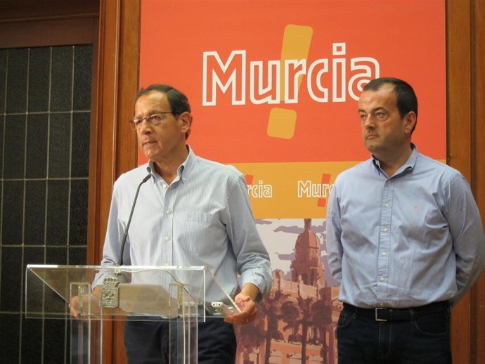 Iniesta y Cámara, en la rueda de prensa