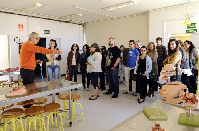 Visita guiada a la Facultad de Medicina de la UC