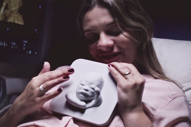 Esta mujer ciega embarazada ve a su bebé por primera vez gracias al 3D