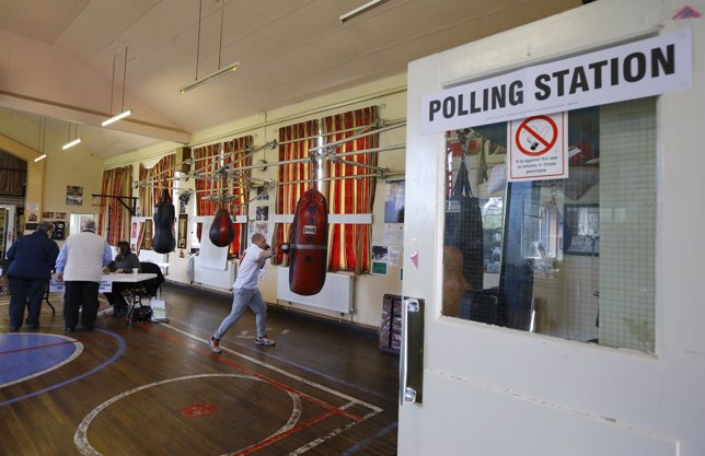 Colegio electoral instalado en un club de boxeo en Reino Unido