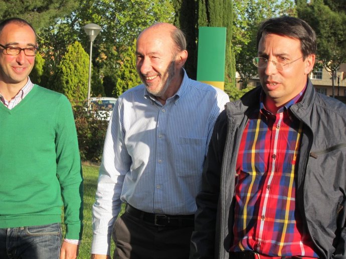 Pérez Rubalcaba a su llegada al Parador de Salamanca