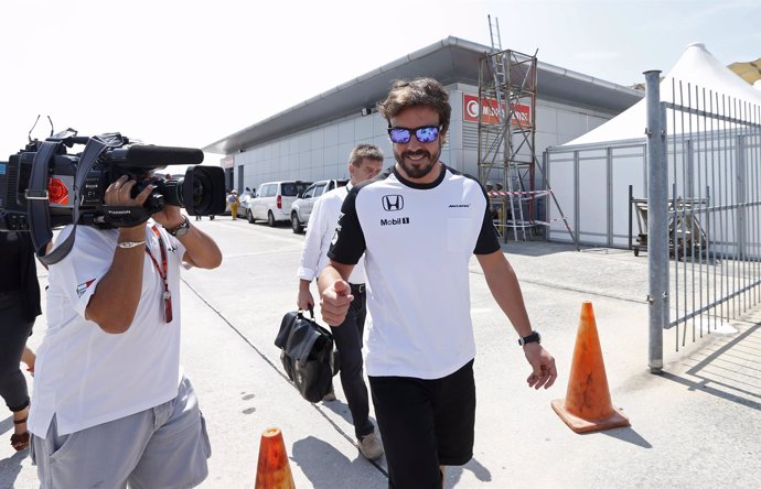 Fernando Alonso, en su llegada al circuito de Malaisa