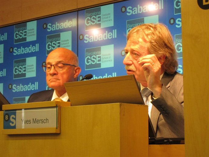 J.Oliu (Banco Sabadell) e Y.Mersch (BCE)