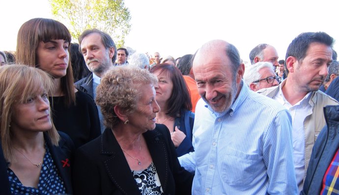 Pérez Rubalcaba durante su visita a Salamanca con simpatizantes del PSOE