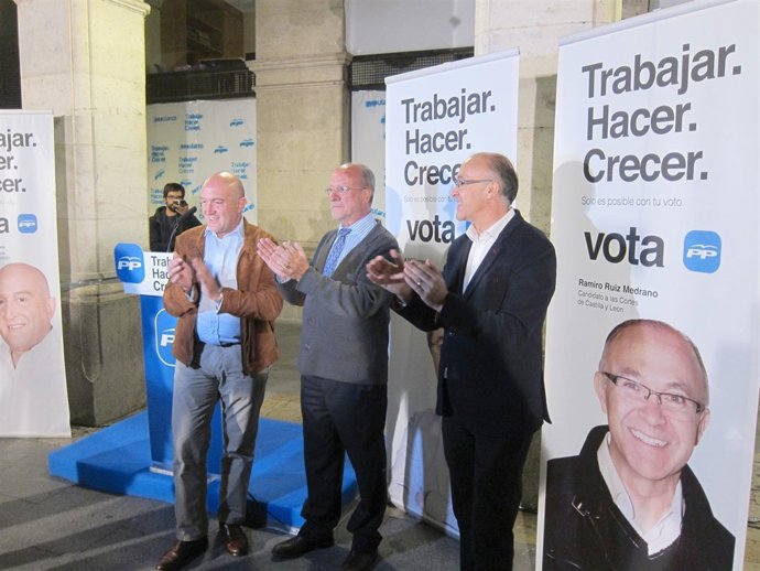 Carnero (I), De la Riva (centro) y Ruiz Medrano (D)