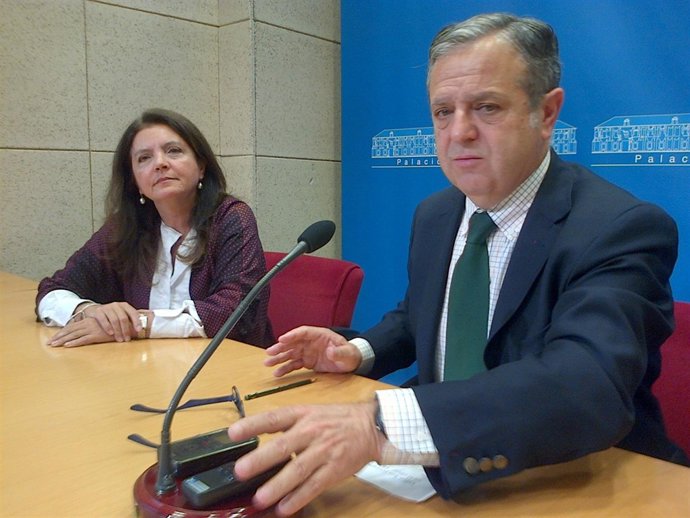 Manuela Castillo y Salvador Fuentes en la presentación