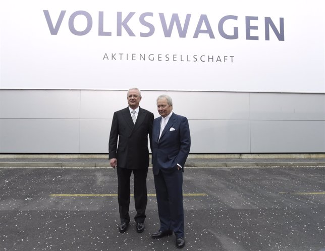 Volkswagen Chief Executive Winterkorn poses with Chairman of Porsche's superviso