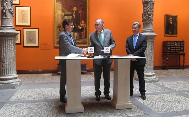 Firma del convenio entre Román Escolano y Amado Franco.