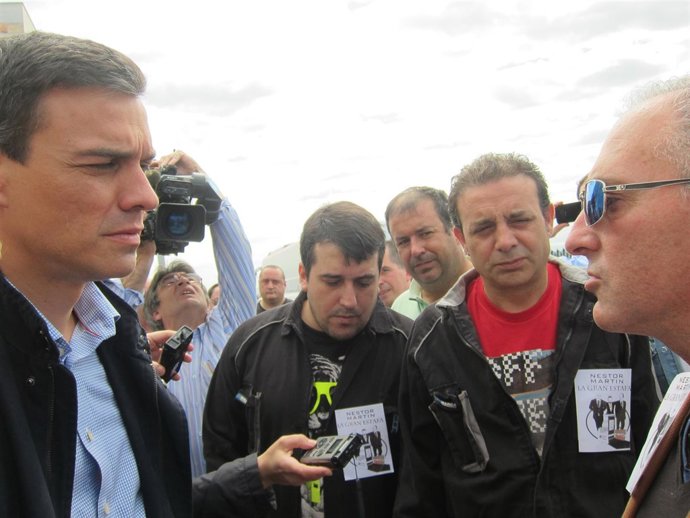 Pedro Sánchez y trabajadores de Néstor Martín 