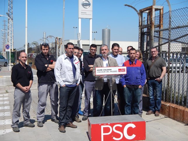 Jaume Collboni (PSC) con el comité de empresa de Nissan