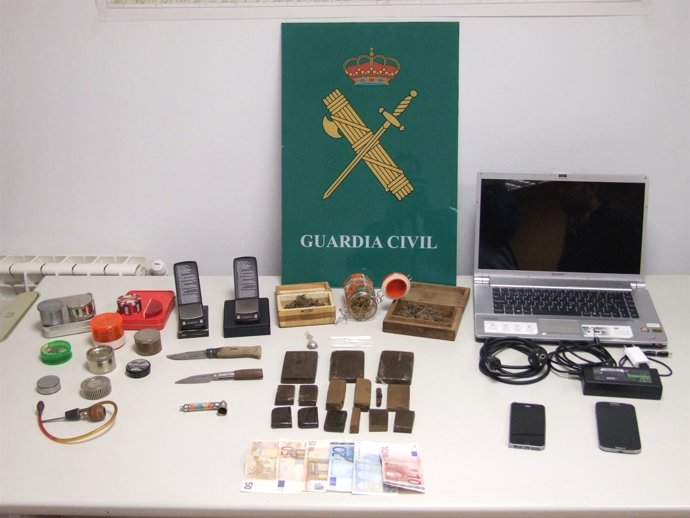 Parte del material incautado por la Guardia Civil