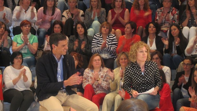 Pedro Sánchez con Eva Díaz Tezanos en el Palacio de Festivales