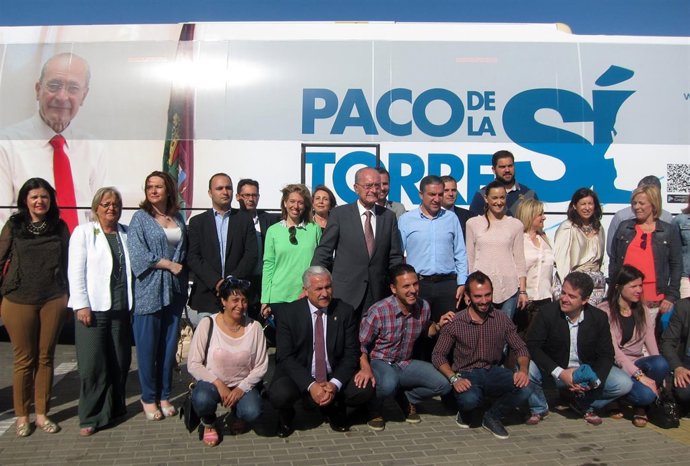 De la Torre en su sede móvil autobús elecciones municipales