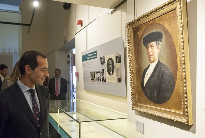 Victoria visita la muestra 'Ortega y Gasset y la tauromaquia'