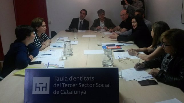 Ada Colau se reúne con la Mesa del Tercer Sector