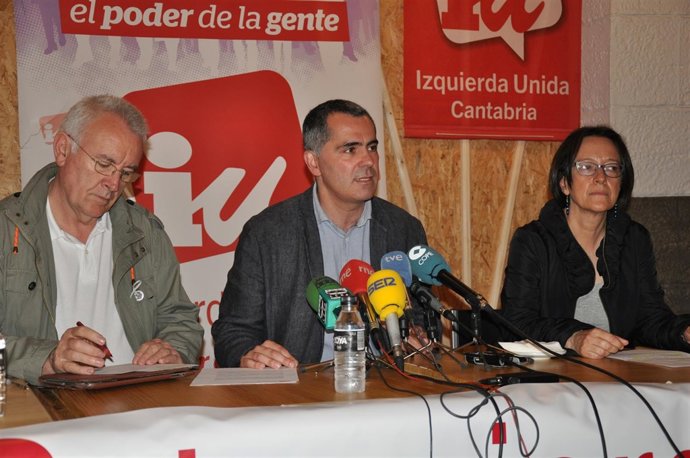 Cayo Lara junto con Saro y Boix