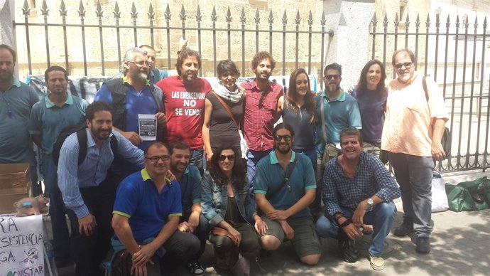 [PARTICIPA] Teresa Rodríguez Y Participa Sevilla En La Puerta Del Parlamento Con