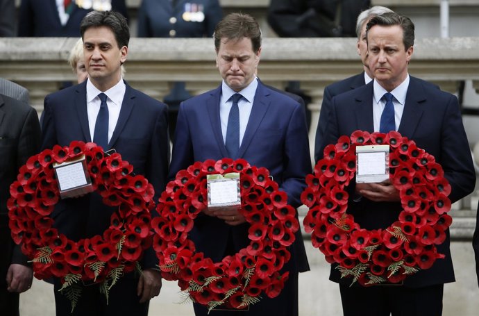 Cameron, Miliband y Clegg en un homenaje a los caídos