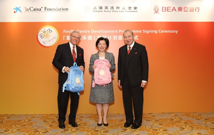 I.Fainé, Guan Jian Hua y David K.P.Li