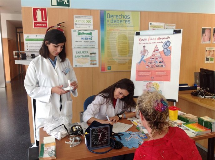 Profesionales de Lucano en una de las Mesas de promoción de hábitos saludables