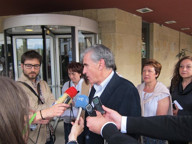 Jáuregui con trabajadoras de Lanas Stop