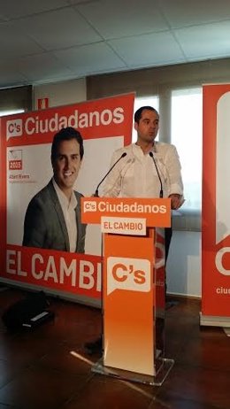 Aguado, durante su primer mitin campaña