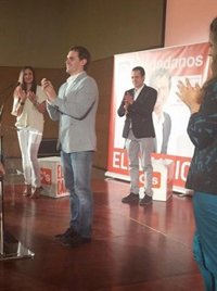 Rivera (C's) dice a Díaz que cumplir el pacto anticorrupción "con los tuyos" es "de valientes y libres"