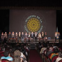 La Academia de la Llingua advierte que rechazar la oficialidad también es "vieja política"