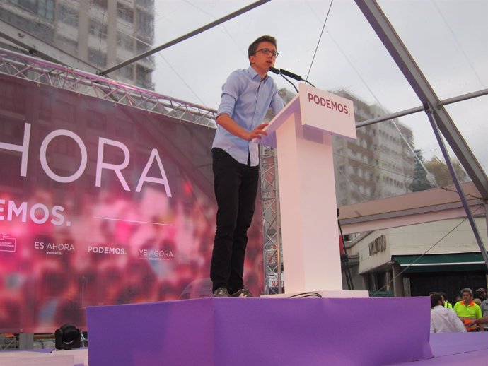 Iñigo Errejón participa en un acto electoral de Podemos en Gijón
