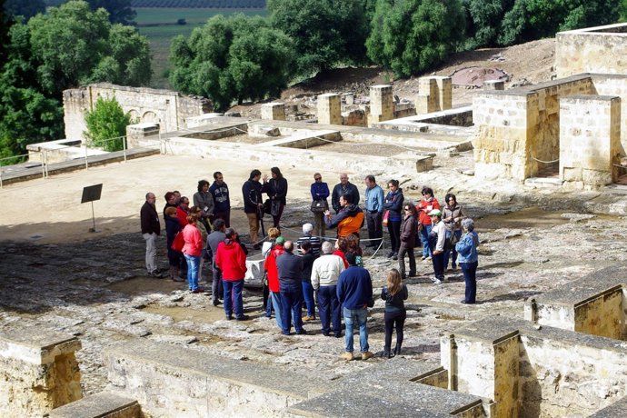 Una de las visitas a los patios de Medina Azahara el año pasado