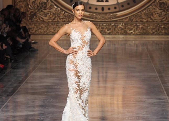 BARCELONA, SPAIN - Mayo 8: Desfile Pronovias Irina Shayk (Foto: Pep Moran / Urba