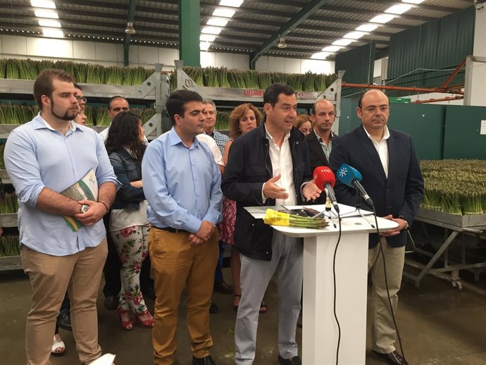 Juanma Moreno en cooperativa en Loja