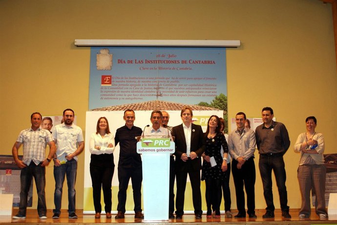 Revilla con sus candidatos 