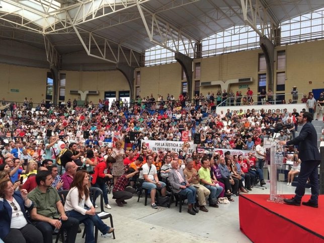 Alberto Garzón en un mitin en Alicante