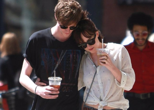 Dakota Johnson y su novio paseando por las calles de Nueva York, New York, NY - 