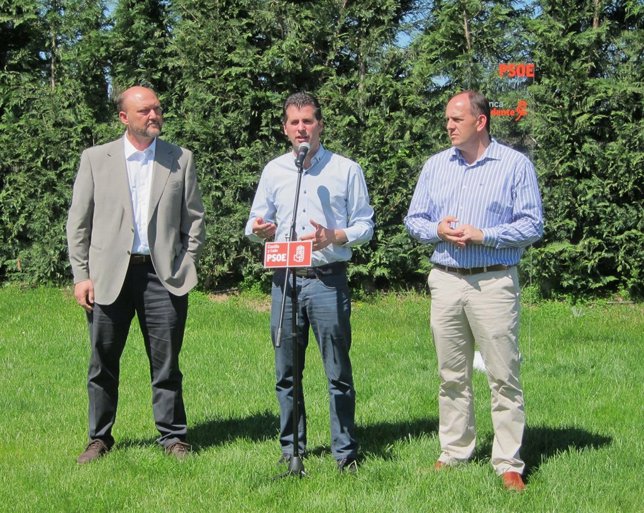 Tudanca entre Antonio Prados (I) y José L. Aceves (D)