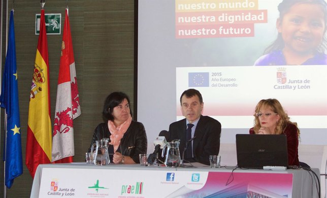 Herrero (C) en las jornadas