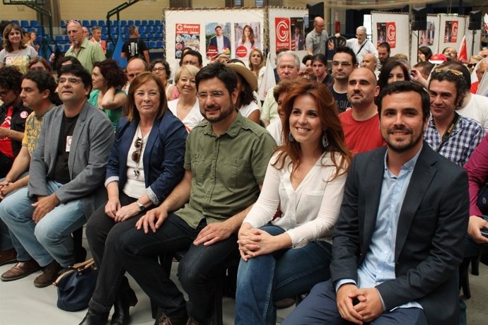 Alberto Garzón junto a Eshter López, Ignacio Blanco, Marga Sanz y Pavón