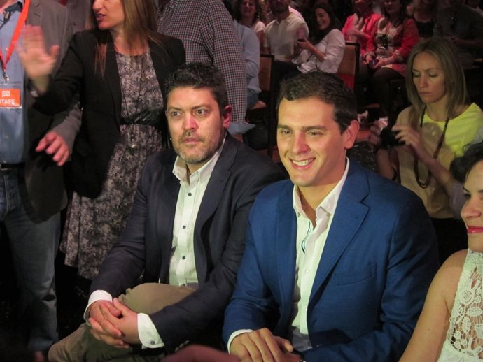Miguel Sánchez junto a Albert Rivera