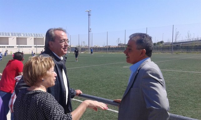 Pérez Anadón en su visita al Centro Deportivo de Valdefierro
