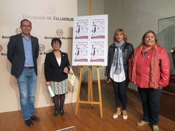 Víctor Alonso Monge, junto a Dioni Lázaro, Ana Isabel Marín y Ana Toribio.