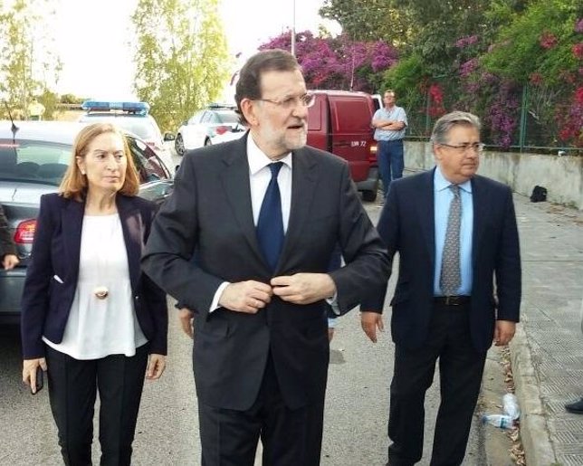 El presidente Rajoy, junto a Pastor y Zoido a su llegada al lugar del accidente 